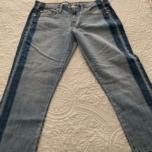 Mossimo pantalo’n boyfriend jeans.